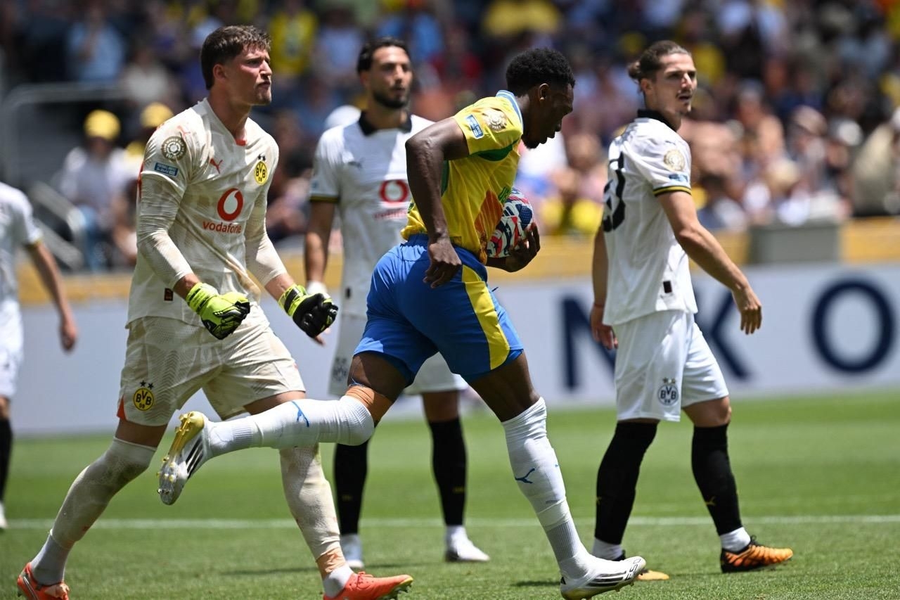 Borussia Dortmund coach blames hot weather for poor performance against Mamelodi Sundowns