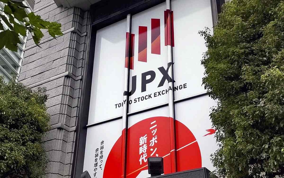 Japan's Nikkei Stock Average Trades Lower as Uncertainties in Middle East Conflict Weigh