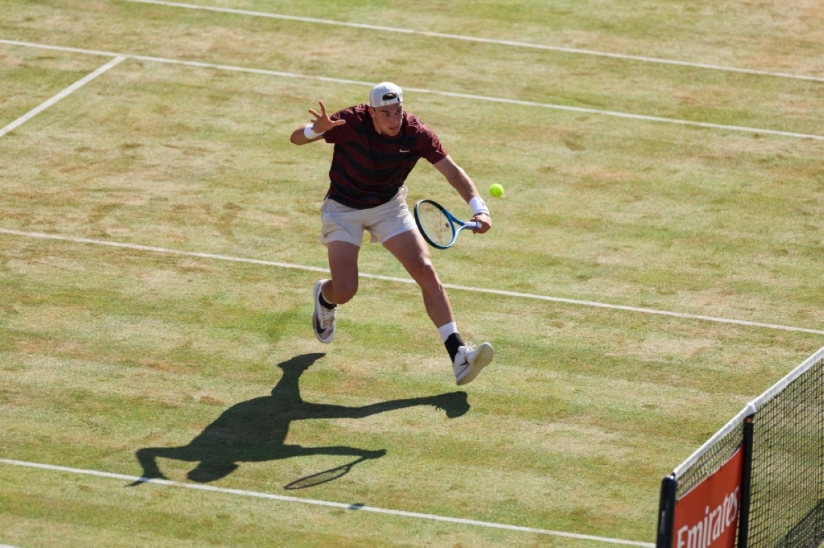 Draper survives scare to reach Queen's q-finals