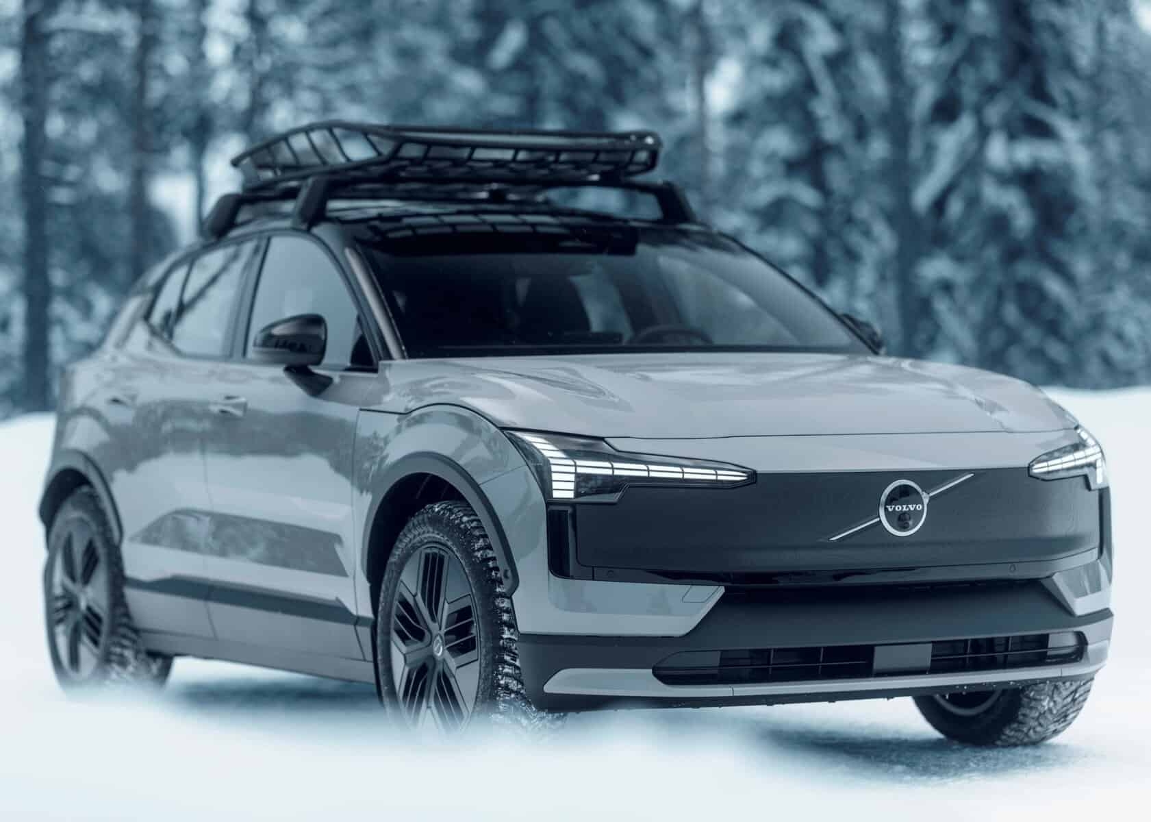 Cross Country trekking Volvo EX30 en-route to South Africa