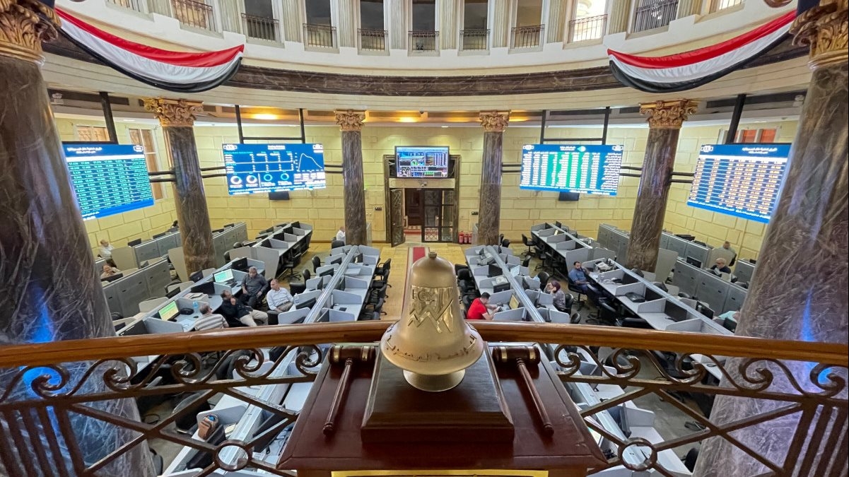 هل تأثرت البورصة بالضربة الأمريكية على إيران؟.. خبيرة أسواق المال تجيب