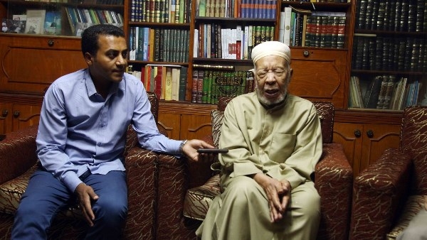 ذكرى وفاة الشيخ معوض إبراهيم أكبر معمر أزهري.. أهم المعلومات عنه