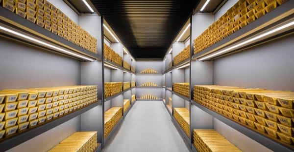 Gold drifts lower with focus on Israel-Iran conflict, Fed meeting