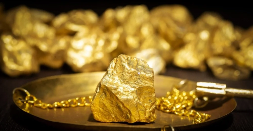 Gold heads for weekly fall as fewer Fed rate cut prospects weigh
