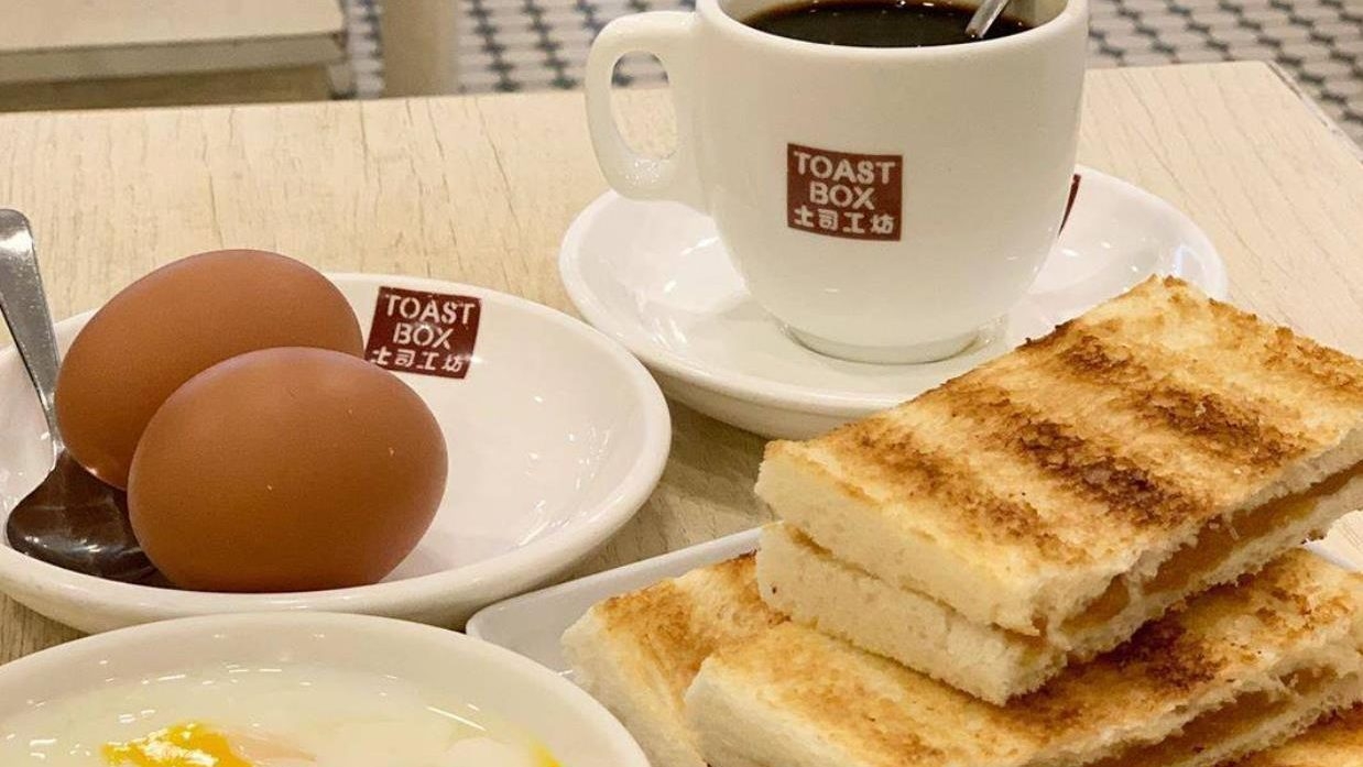 'I'm hungry. Cannot meh?!' — Stranger who snatched toast and walked away from diner at Toast Box asks