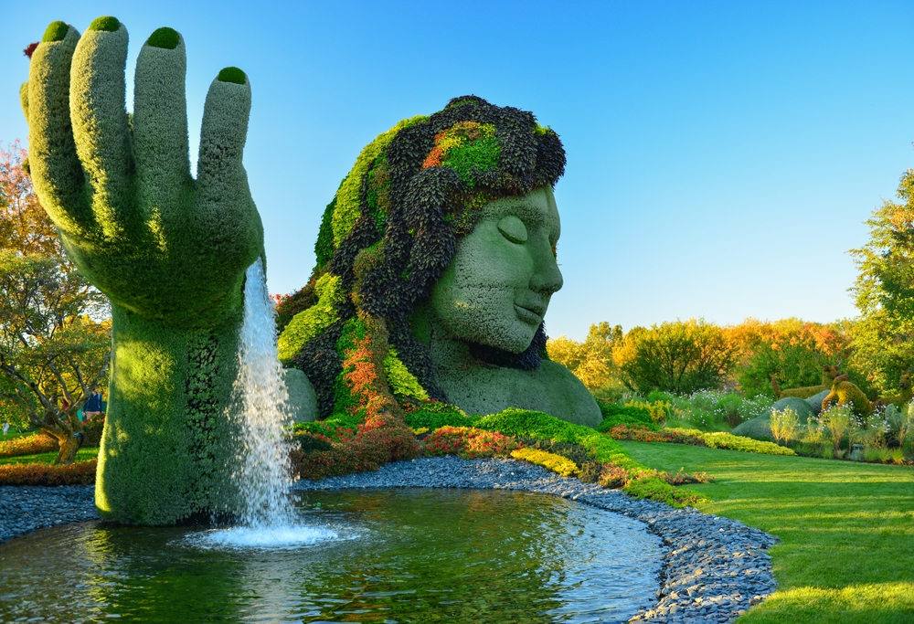 A gigantic free Disney-inspired sculpture just arrived in Montreal