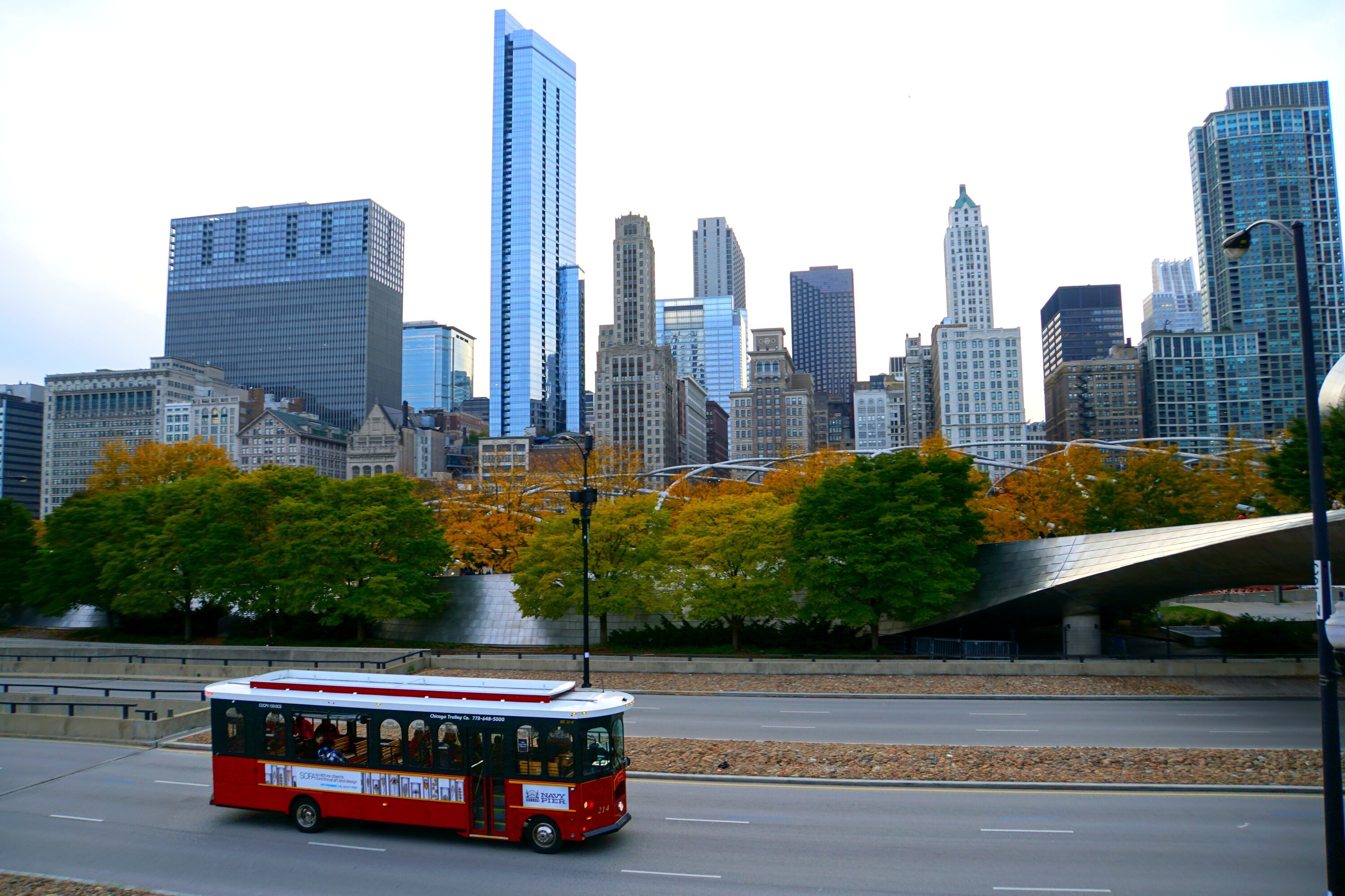 Bronzeville Art Trolley Tour is back with free night tours of top Chicago galleries