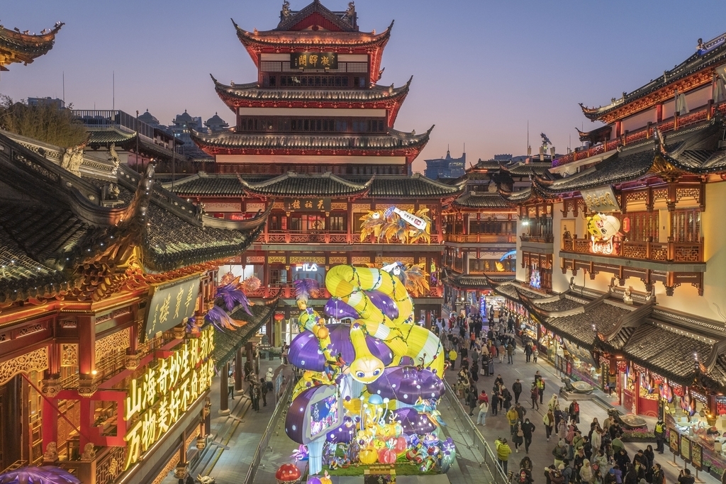 Bangkok lights up for the first-ever Yuyuan Lantern Festival