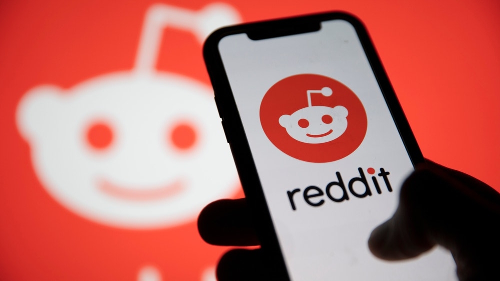 Reddit Warns Burned-Out Denturist: 'Even If You Think You Understand All the Risks, You Probably Don't'