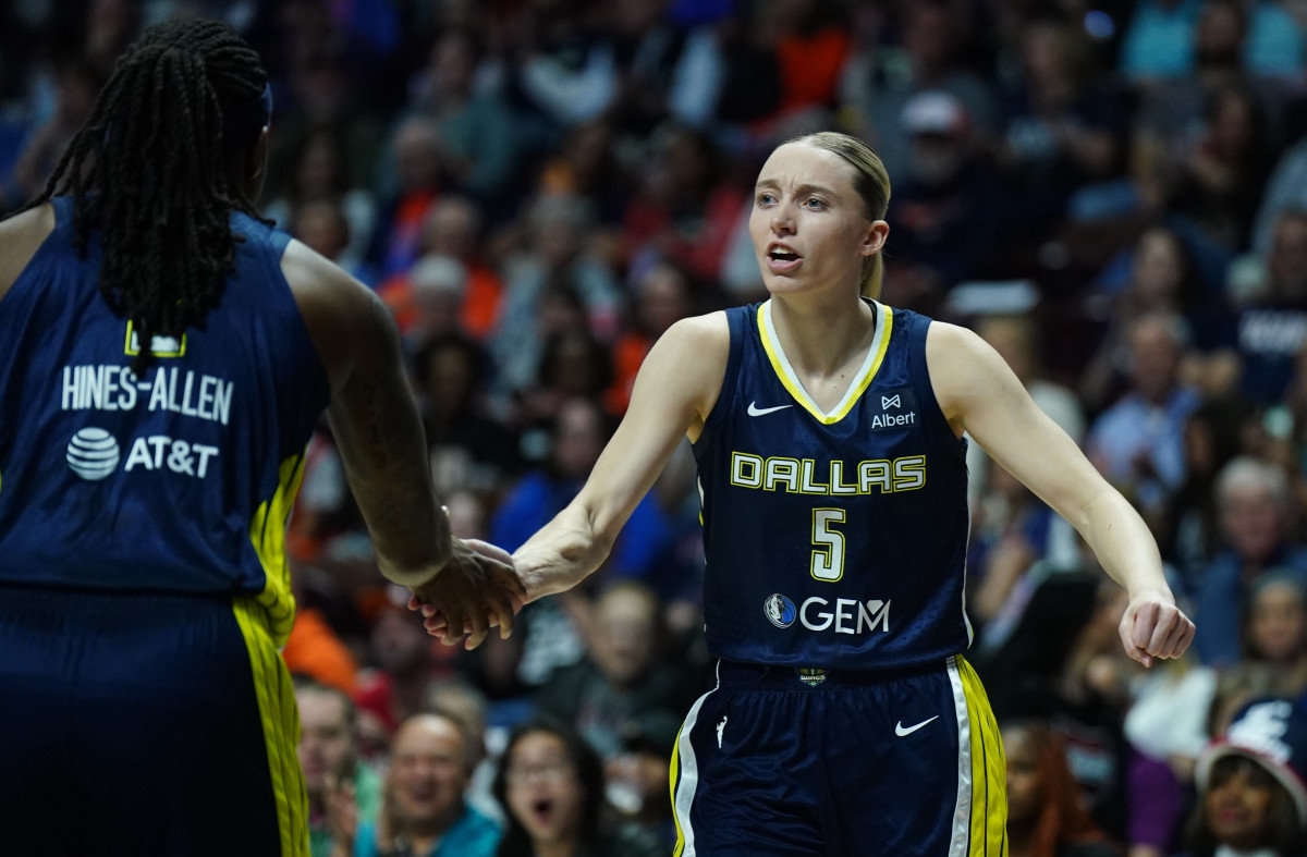Paige Bueckers Gets Technical Foul Against Connecticut Sun