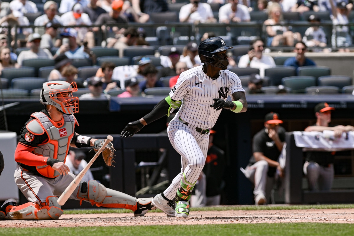 Jazz Chisholm, Jr. scores Yankees' first run on strange play Sunday