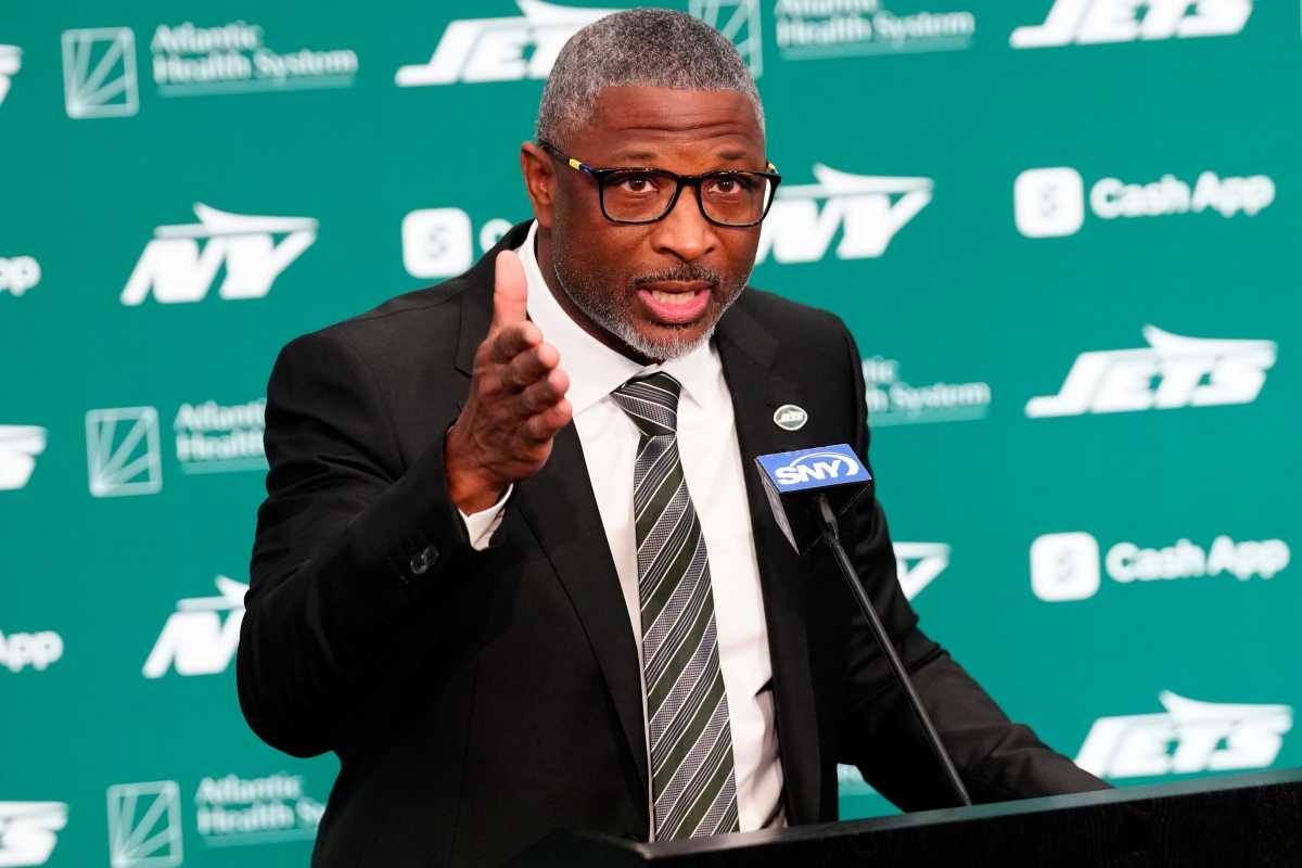 Aaron Glenn Sends Message To Jets After Offseason Workouts