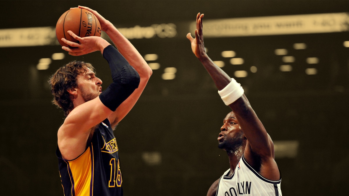 "Kevin Garnett literally posted him deep in the lane, knocked him down, and dunked the ball" - Phil Jackson recalls the Finals play that fueled Pau Gasol to work on his strength