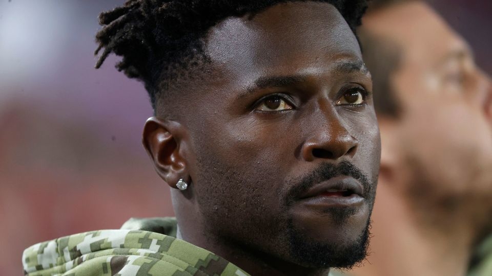 Arrest warrant issued for former NFL wide receiver Antonio Brown on attempted murder