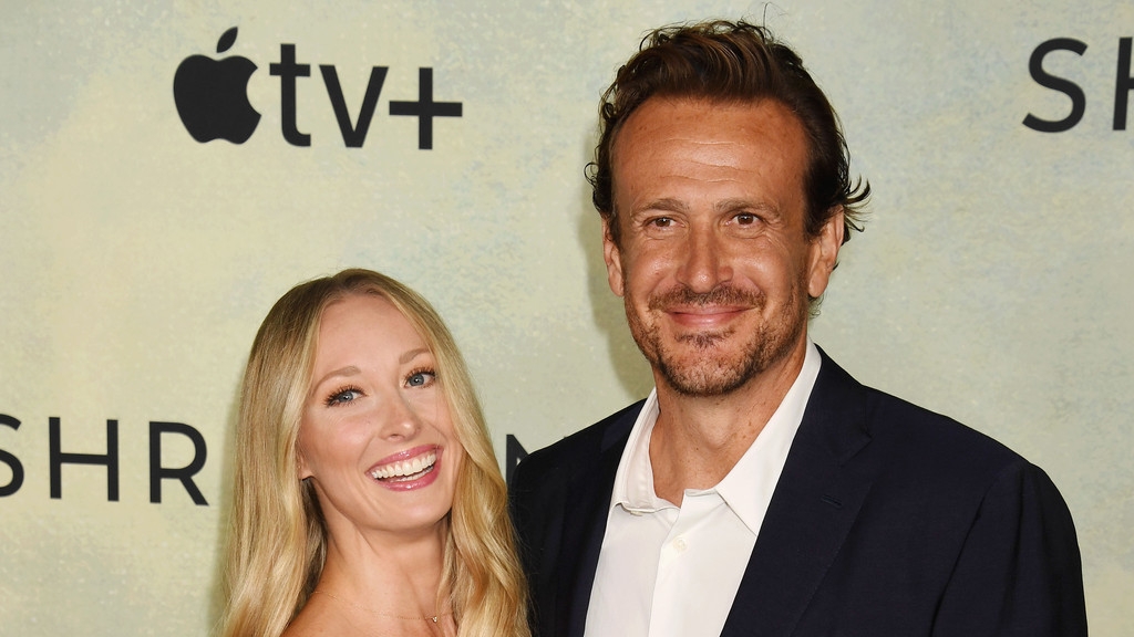Jason Segel engaged to Kayla Radomski