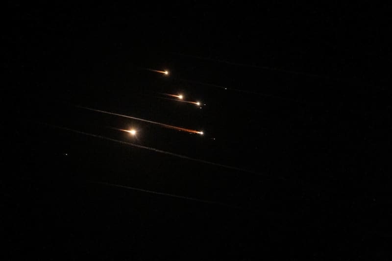 Lebanon closes its airspace until Saturday