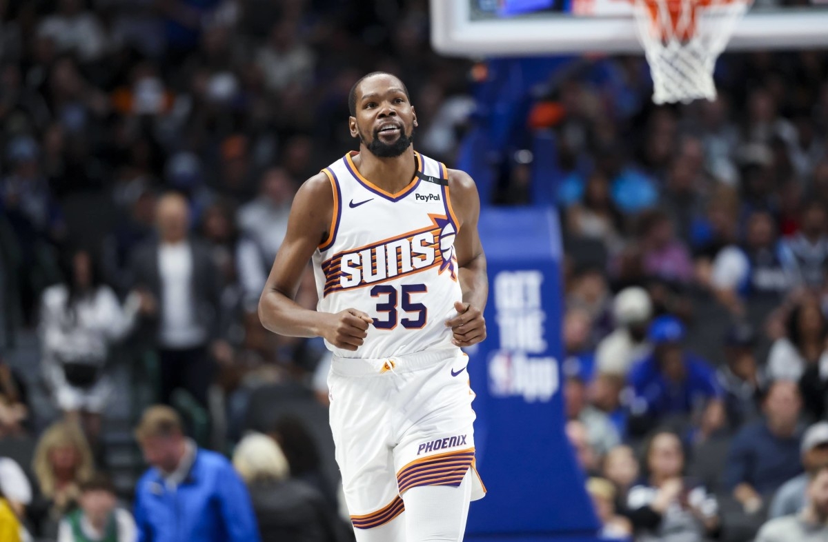NBA Fans Think Shams Charania's Body Language Might Reveal Kevin Durant's Next Destination
