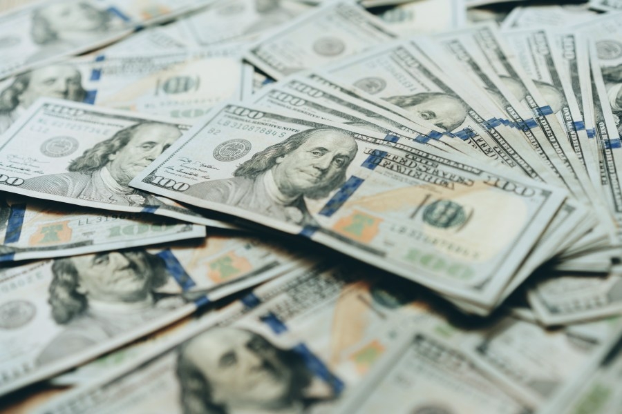 $15 wage above living cost for Arkansas DINKs, but single workers need more
