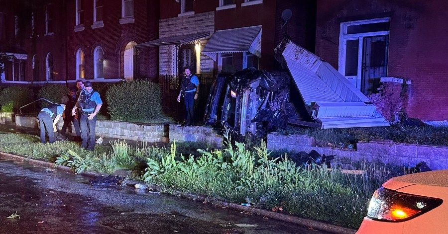 At-large murder suspect arrested after wild crash in north St. Louis