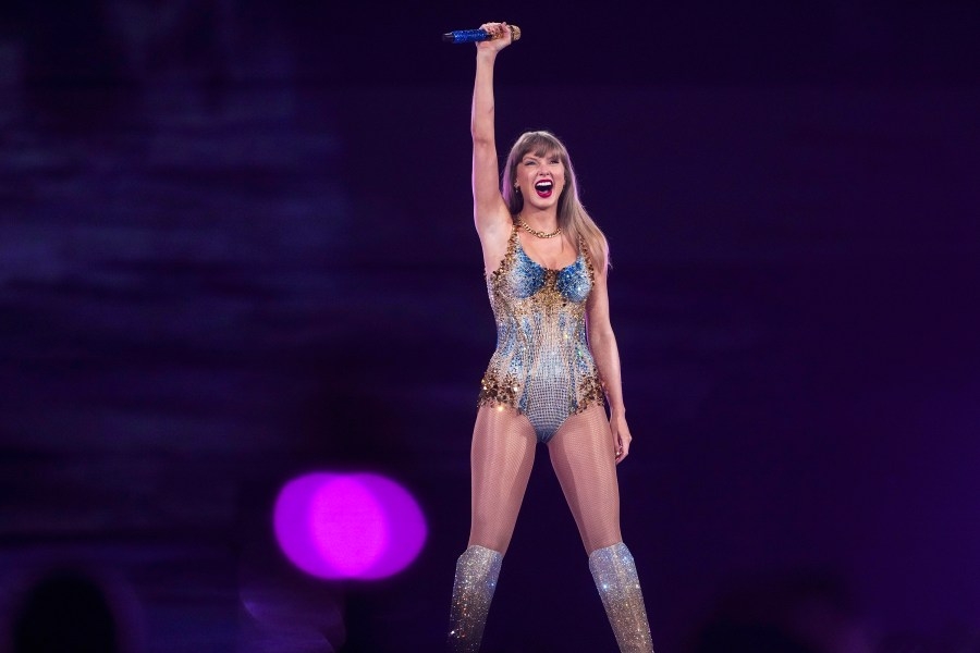 Taylor Swift spotted with Dakota Johnson — Blake Lively nowhere in sight
