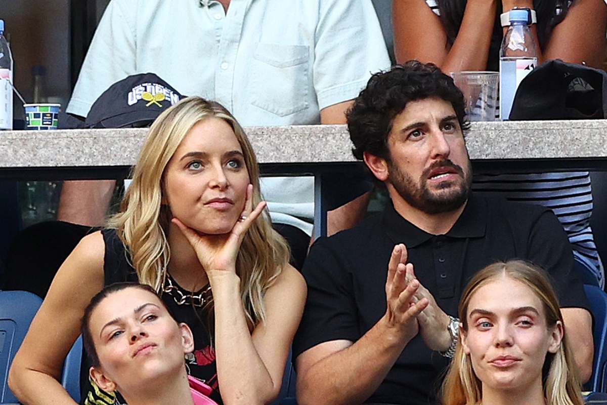 Jason Biggs details climbing into trash to snort cocaine amid height of addiction