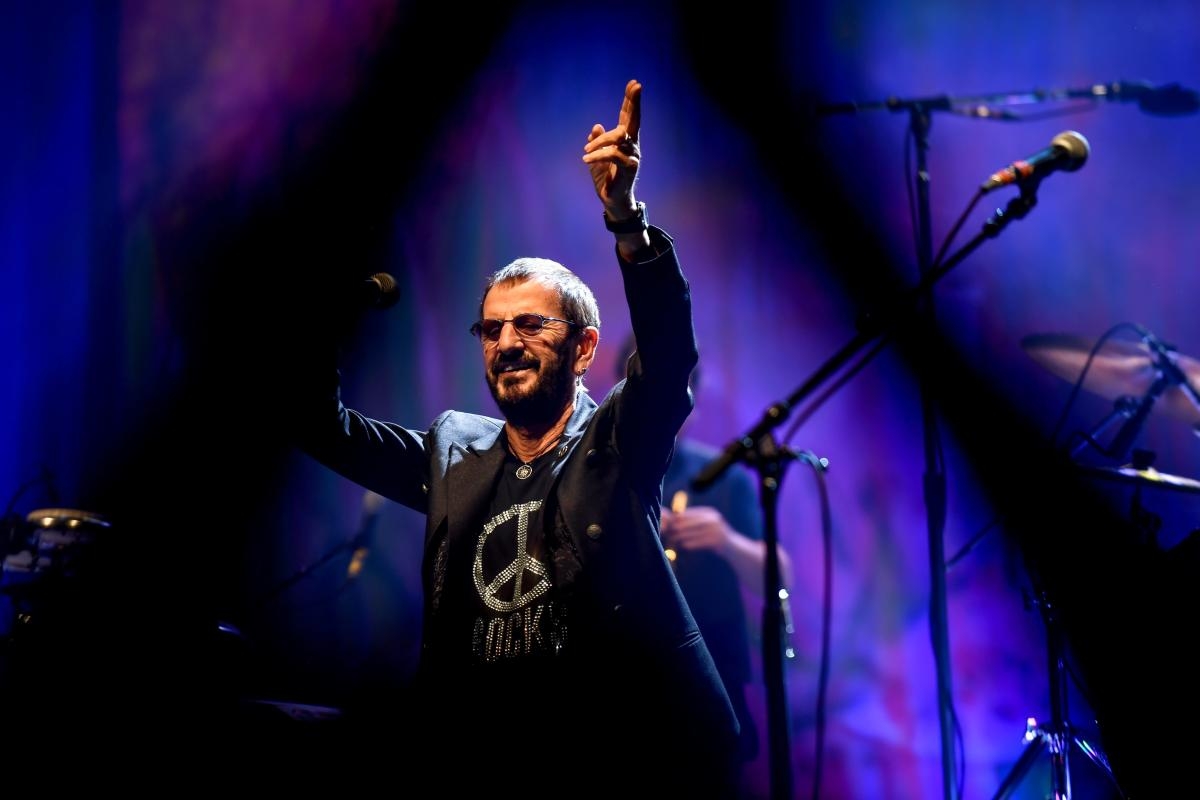 Legendary '60s Musician Brings Out Beloved Actor for 'Beyond Awesome' Surprise Duet