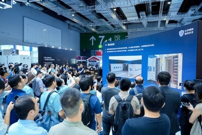 SNEC 2025｜Hithium Defines a New Benchmark for Energy Storage Safety with the World's First All Open-Door Large-Scale Fire Test