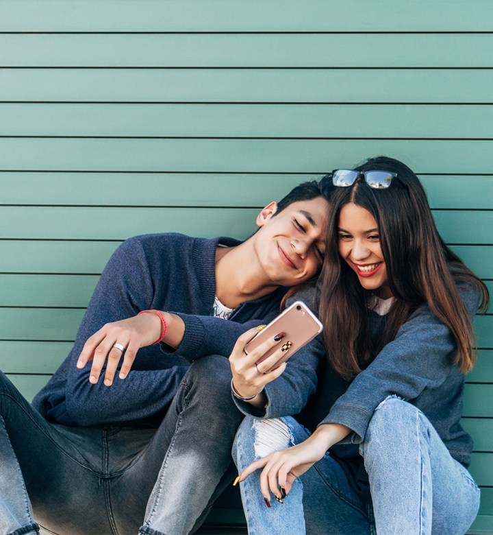 What Age Is Right for Dating? Therapists and Parents Weigh In