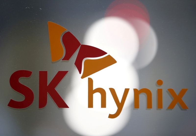 SK Group Chairman Chey apologises for massive data leak at SK Telecom