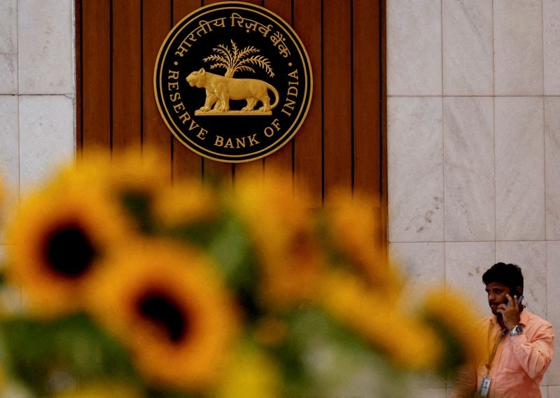 India cenbank seeks market views on aligning call money rate with repo, sources say