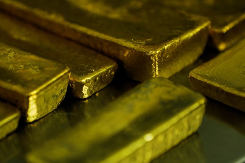 Gold heads for weekly fall as fewer Fed rate cut prospects weigh