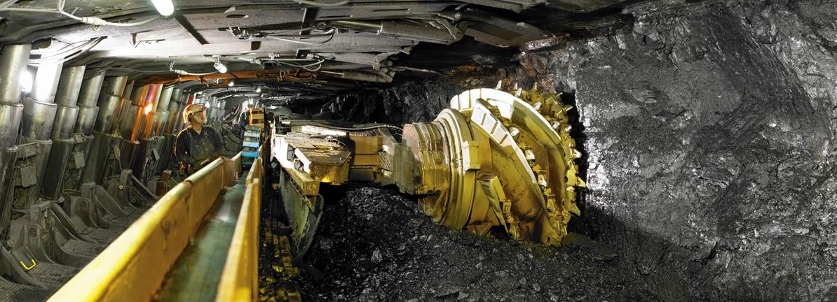 Private companies own 33% of Yancoal Australia Ltd (ASX:YAL) shares but retail investors control 59% of the company