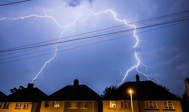 UK weather: Up to 40mm of rain could fall in two hours amid thunderstorm warning