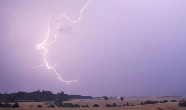 UK weather: Yellow warning for thunderstorms as heatwave intensifies