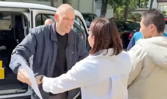 Belarus opposition leader Siarhei Tsikhanouski freed from jail after rare visit by top US envoy