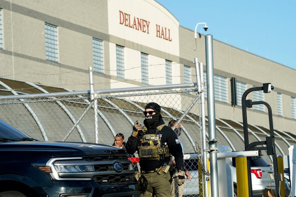 EPA drops case against prison company that has donated heavily to Trump