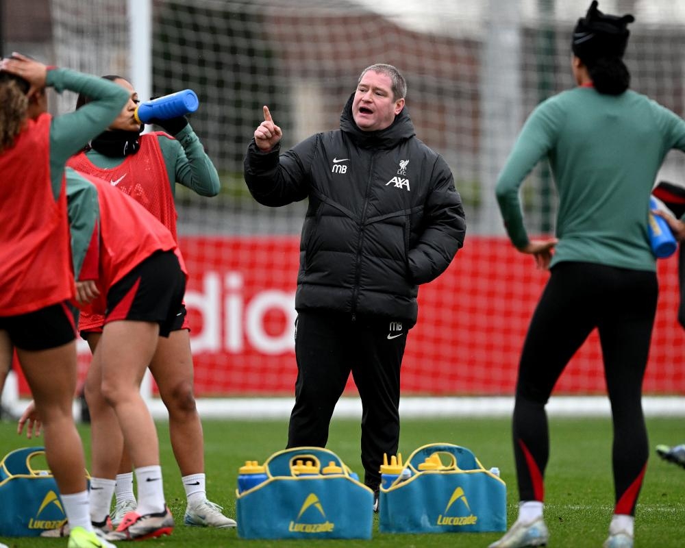 Burnley make statement of intent with move to hire Liverpool WSL title winner Beard