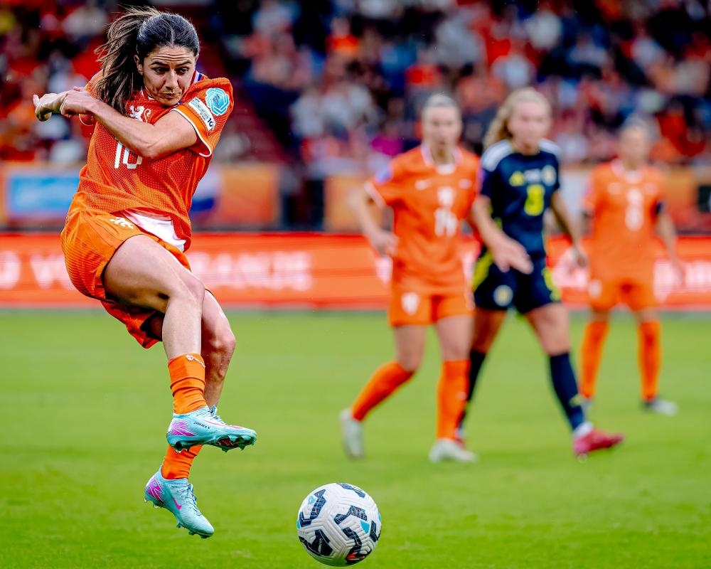 London City Lionesses make statement signing of Daniëlle van de Donk