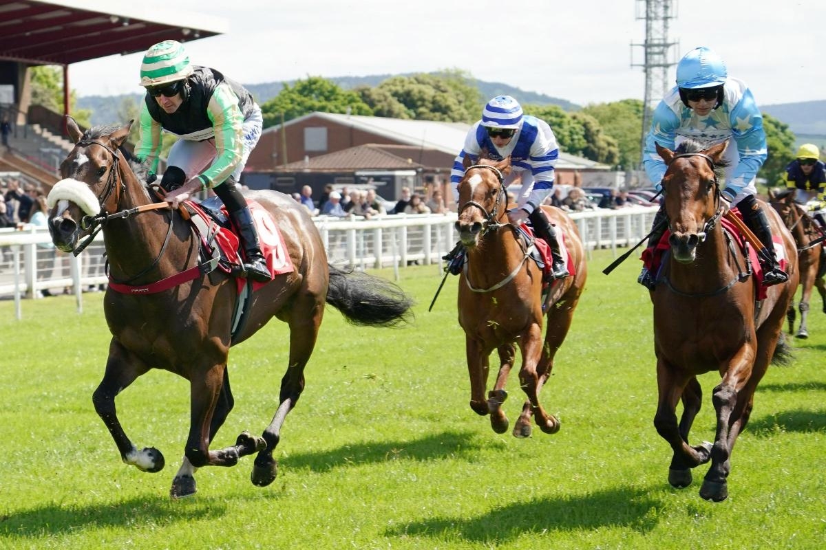Charity filly looks ready to give Graham Lee a boost at Redcar Races