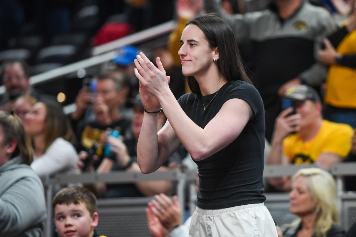 Caitlin Clark Turns Heads With Pregame Outfit Tuesday Night