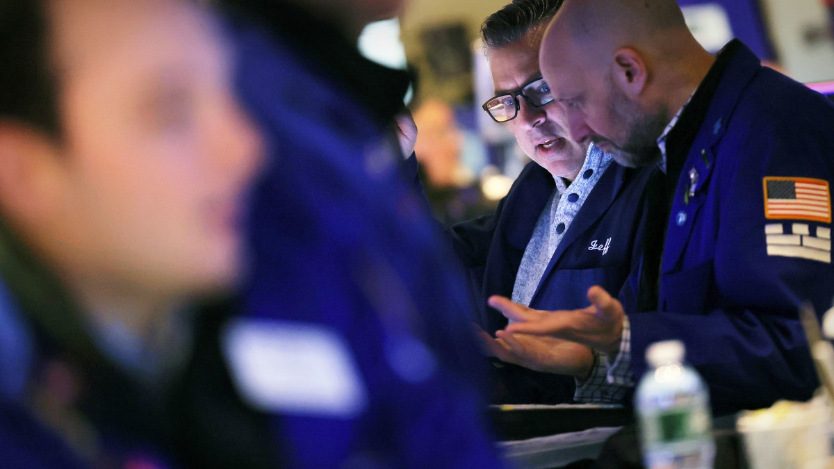 Stock Market Today: Techs sag on report U.S. will limit chip exports
