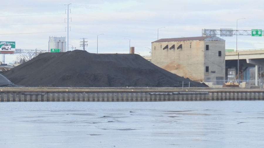 C. Reiss makes new offer to move coal piles