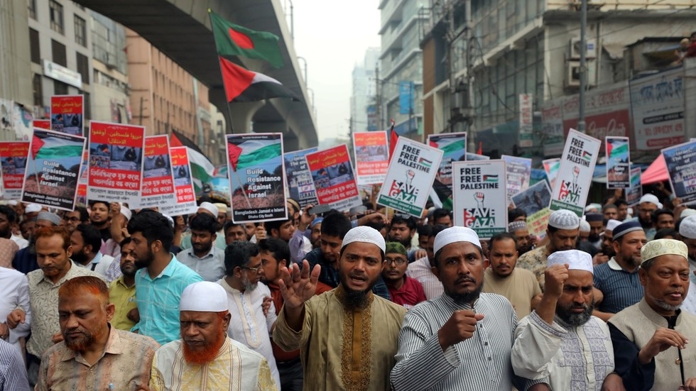 Bangladesh's top court lifts ban on largest Muslim party