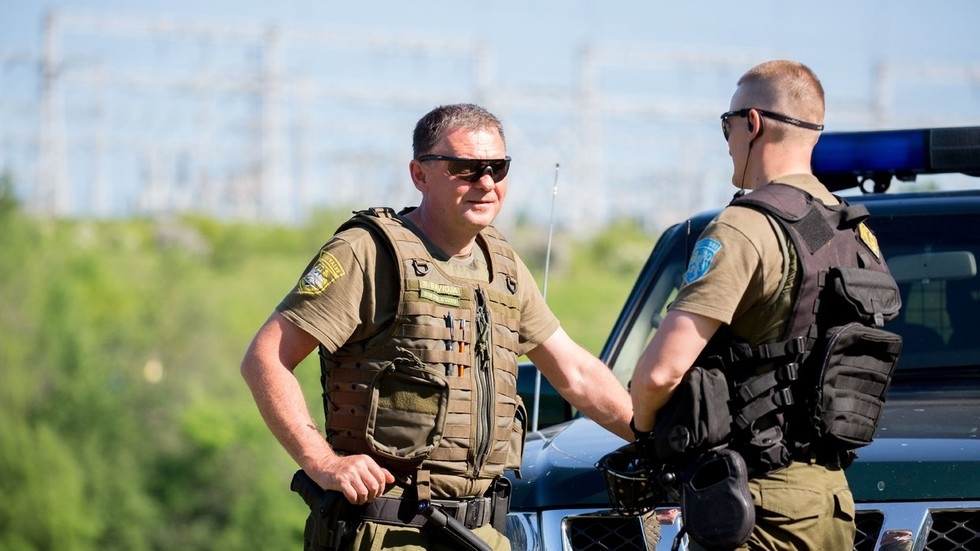 Baltic state threatens to close key Russian border crossing