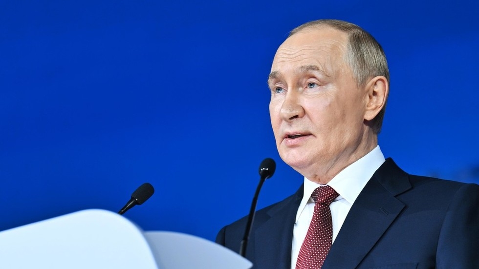 Putin calls on Russia's partners to discuss new global model of growth