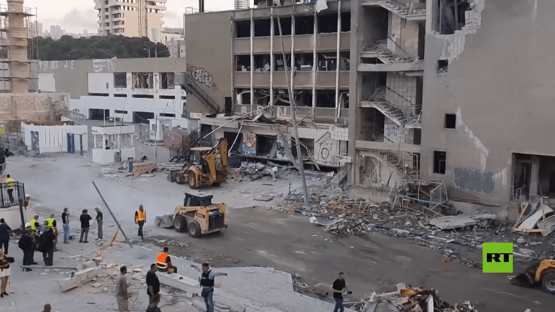 صواريخ إيرانية تسبب أضرارا جسيمة وسط حيفا شمالي إسرائيل