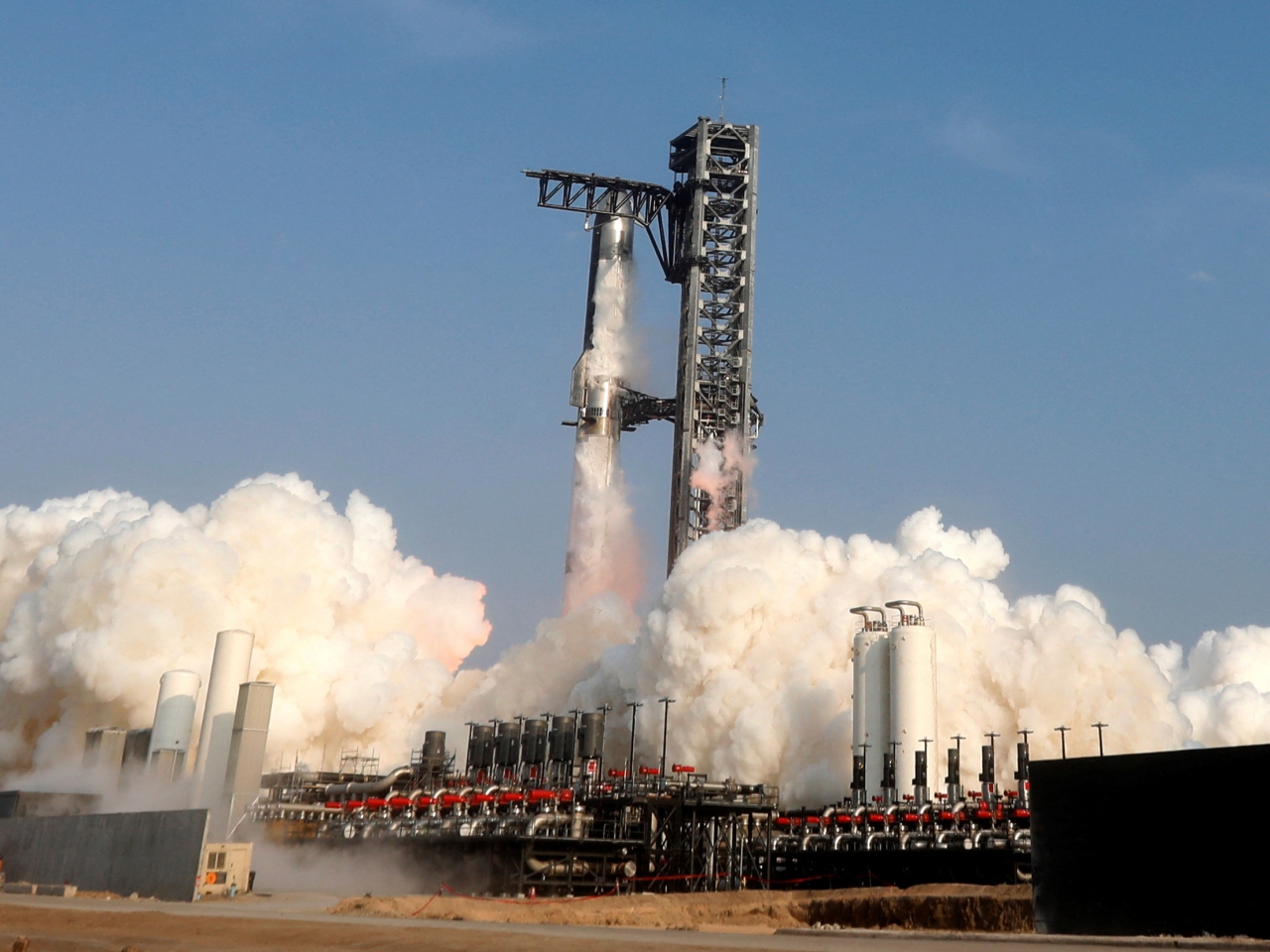 Starship explodes in blow to 10th test flight hopes