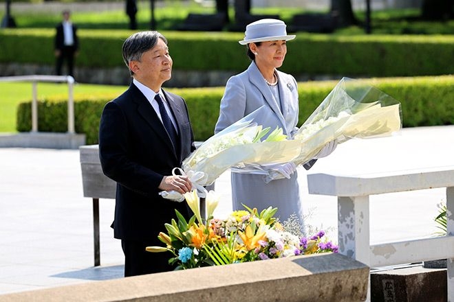 Imperial couple honor victims of atomic bomb in Hiroshima