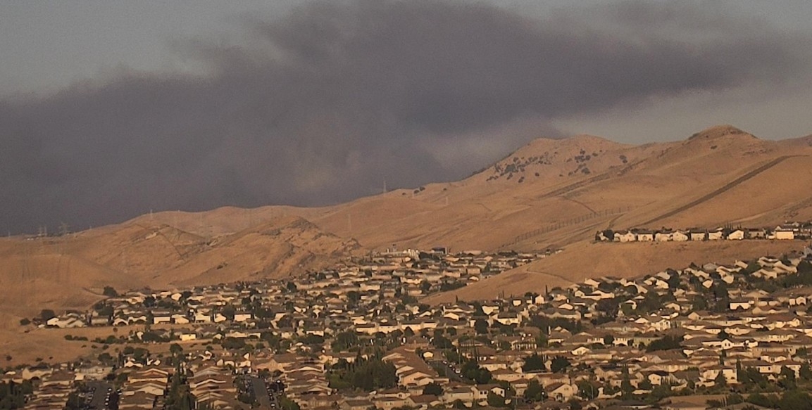 Brush fire prompts evacuation warnings in Antioch, injures one