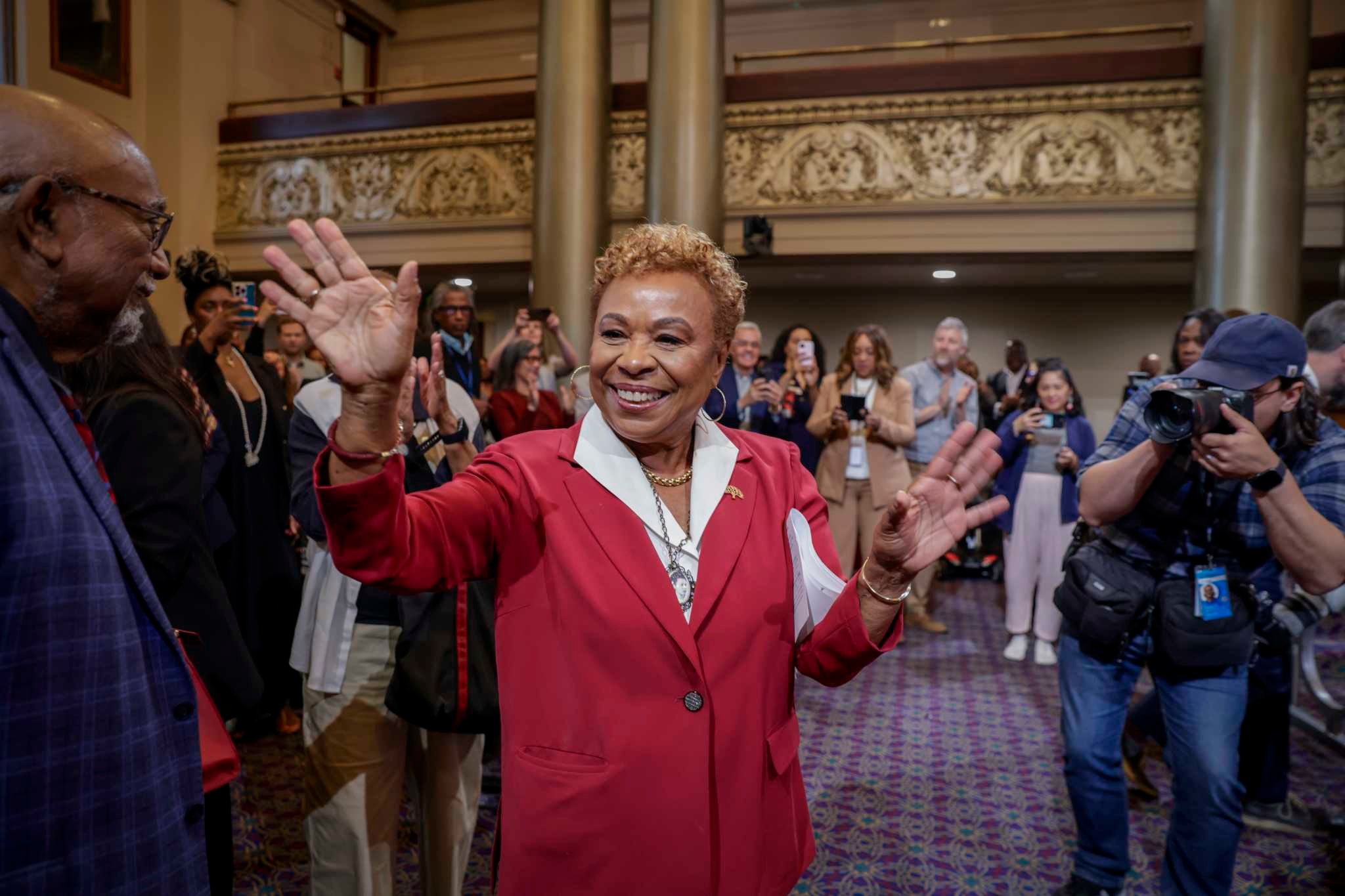 Oakland, a city desperate for improvement, looks to charter reform for help
